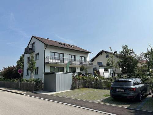 Mehrfamilienhaus von Außen - 