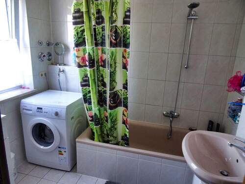 Tageslichtbad mit Waschmaschinenanschluss - 