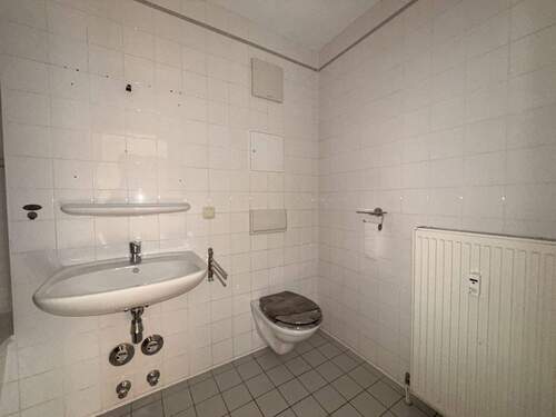 Bad - Etagenwohnung mit 51,00 m&sup2; in Crimmitschau zur Miete