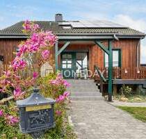 Großzügiges Familienglück: EFH mit Außenpool, Wellnessfaktor, Garagen, Terrasse und Wintergarten - Rühen Eischott
