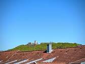 Blick vom Balkon zur Burgruine Wolfstein - 