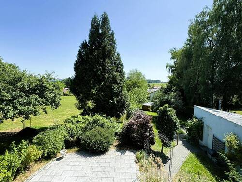 OG Blick vom Badezimmer - Bayerischer Wald: Wohnhaus im Villenstil mit großzügigem Garten in zentraler Marktlage, Eging am See