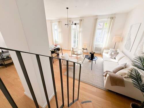 Blick ins Wohnzimmer - 