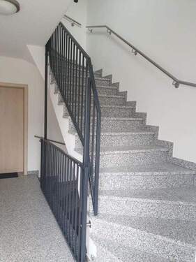 mit Granit belegtes Treppenhaus - 