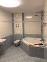 Bad mit Eckbadewanne - 