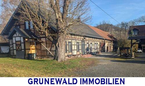 Ansichten.jpg - Fachwerkcharme und zeitgemäßer Komfort – Einfamilienhaus mit Ausbaupotenzial.