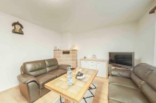 Wohnzimmer - 4 Zimmer Einfamilienhaus zum Kaufen in Reutlingen