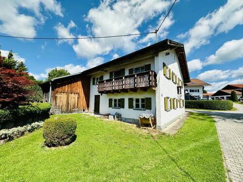 TITEL - TRADITION - RESTAURIERUNG - DENKMALSCHUTZ - Wohnhaus mit landwirtschaftlichem Anbau in Lechbruck