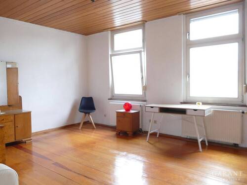 Zimmer - * Charmanter Altbaucharakter... *