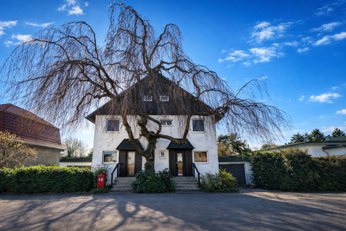 Straßenansicht - Doppelhaushälfte mit Pool unter 650.000 € mit viel Platz für die ganze Familie in Spandauer Bestlage