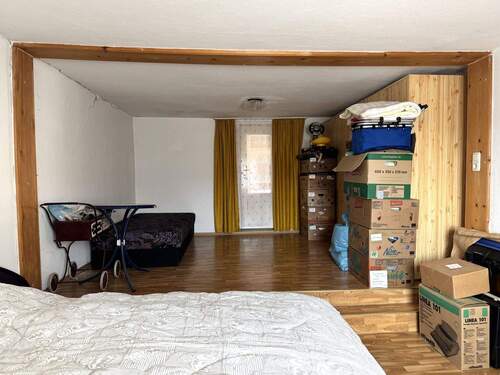 OG Schlafzimmer hinterer Teil Zugang zum Balkon.JPG - 