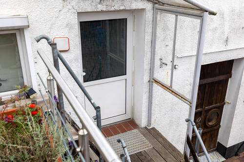 Eingang - *** SELTENHEIT - 3 EBENEN - 2 KÜCHEN - 1 traumhafte TERRASSE und zentrale LAGE ***