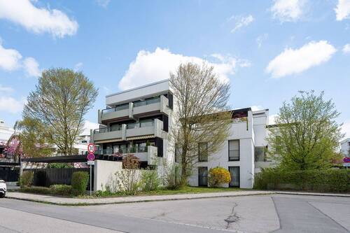 Außenansicht des Gebäudes von der Straße - 4 Zimmer Etagenwohnung zum Kaufen in Putzbrunn