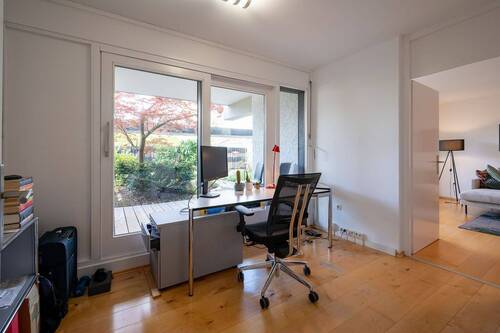 Arbeitszimmer mit Blick in den Garten - 