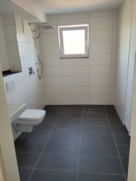Walk Inn Dusche / Tageslichtbad20230824_094823.jpg - 3 Zimmer Etagenwohnung zur Miete in Troisdorf