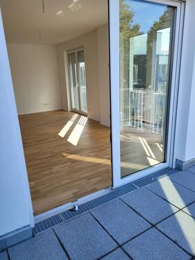 Blickrichtung vom Balkon_20230824_095316.jpg - 3 Zimmer Etagenwohnung in Troisdorf