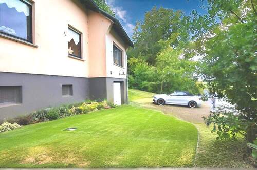 Einfahrt - 6 Zimmer Mehrfamilienhaus, Wohnhaus zum Kaufen in Windeck