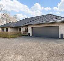 Nachhaltig & neuwertig: Hochwertiger KfW-40-Bungalow mit viel Platz und Garten an der Au - Meyn