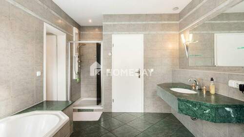 1. OG Badezimmer 1 2 - 