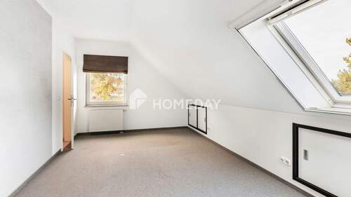 1. OG Schlafzimmer 1 - 