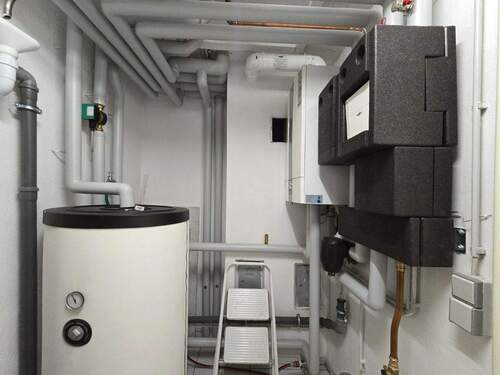 Moderne Gastherme und Fußbodenheizung - 