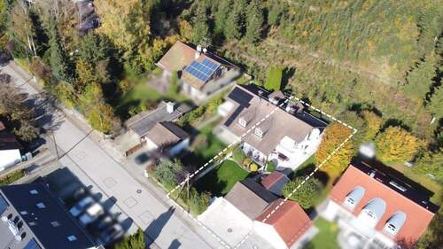 Luftansicht - 6 Zimmer Mehrfamilienhaus, Wohnhaus zum Kaufen in Grasbrunn