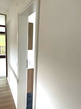 DG Flur zum Badezimmer - 