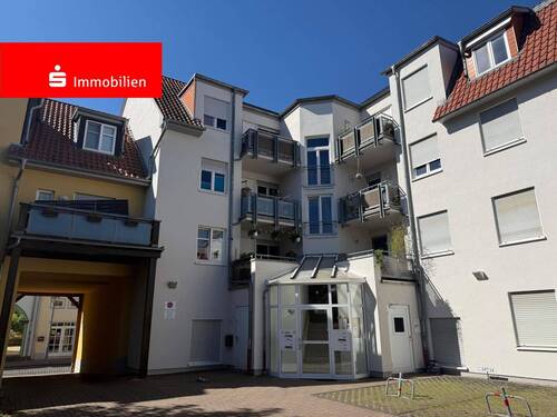 Hofeinfahr - Modernes Wohnen in zentraler Lage - gepflegte ETW mit Balkon, Tiefgarage und EBK - frei werdend -