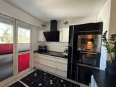 Küche mit Austritt auf den Balkon - 