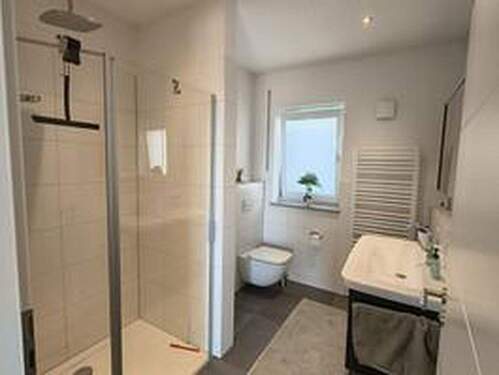 Bad - Dusche - WC - 2 Zimmer Etagenwohnung zum Kaufen in Ruhstorf a.d.Rott