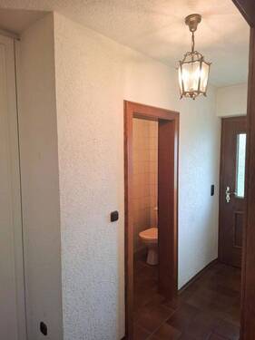 Eingangsflur, WC - 5 Zimmer Reihenmittelhaus in München