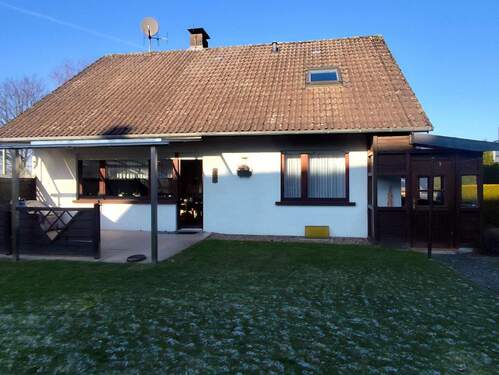 Bild 1 - Einfamilien-Wohnhaus mit Garagengebäude in Detmold-Bentrup-Lossbruch zu verkaufen