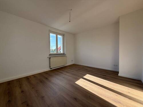 Wohnzimmer - Etagenwohnung mit 50,00 m&sup2; in Niederwürschnitz zur Miete