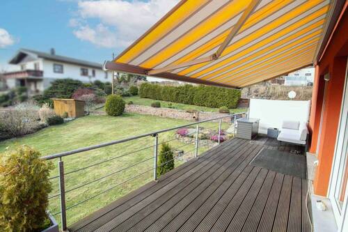 Ausblick vom Balkon in den Garten - 