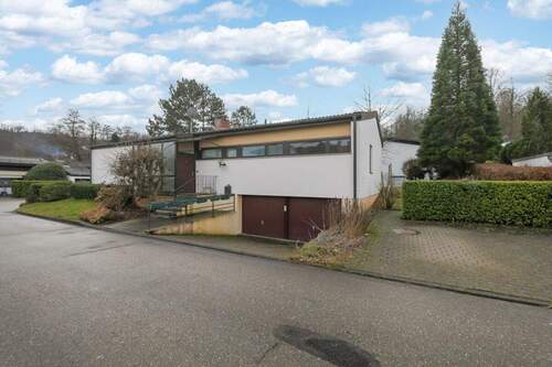 Straßenansicht - 8 Zimmer Einfamilienhaus in Baden-Baden / Oos