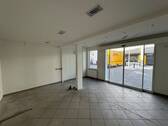Laden im EG - 8 Zimmer Einfamilienhaus in Coburg