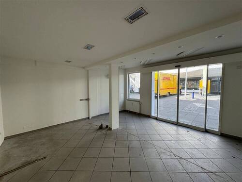 Laden im EG - 8 Zimmer Einfamilienhaus in Coburg