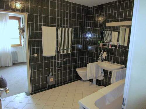 Bad mit Wanne - 