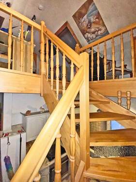 Massive Treppe ins OG - 