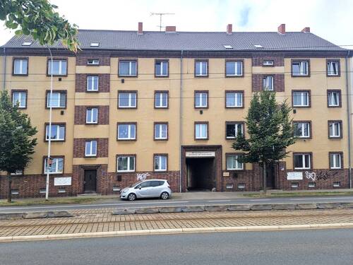 Hausansicht - 4 Zimmer Mehrfamilienhaus, Wohnhaus zum Kaufen in Halle Saale