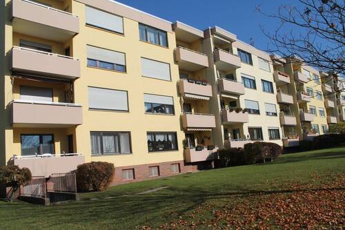 Rückansicht - Schöne 3 Zimmer Mietwohnung nahe Rathaus mit Weitblick