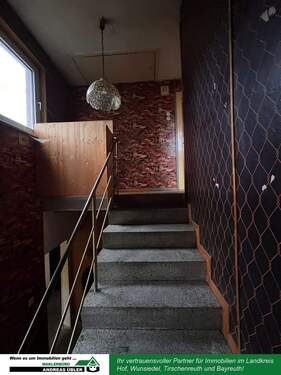 Treppenhaus - Doppelhaushälfte mit 117,00 m² in Selb zum Kaufen