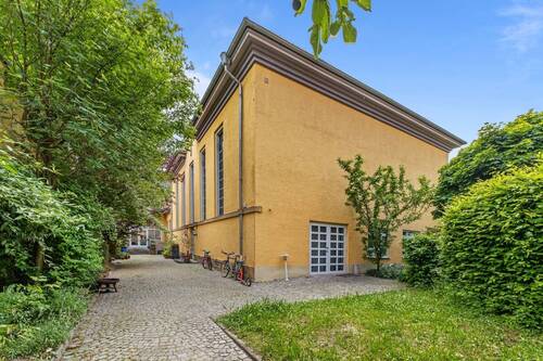 Kirchengebäude - 1 Zimmer Mehrfamilienhaus, Wohnhaus in Karlsruhe / Durlach / Aue