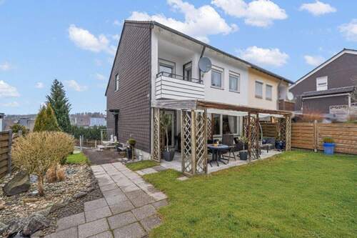 Garten & Terrasse - 4 Zimmer Doppelhaushälfte zum Kaufen in Olpe