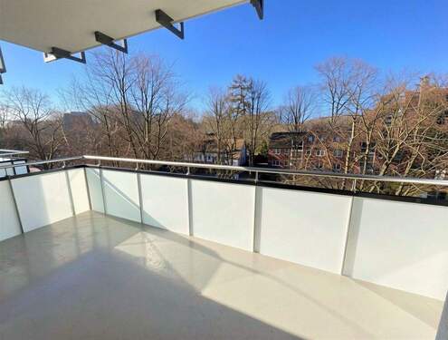 Neuwertiger Balkon mit Südausrichtung - 