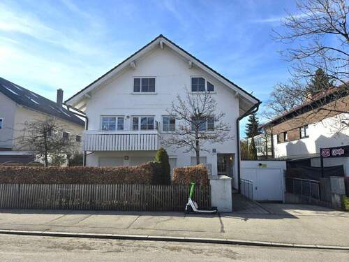 Hausansicht - 2-Zimmer-Wohnung mit Wintergarten und Balkon (vermietet) in Perlach