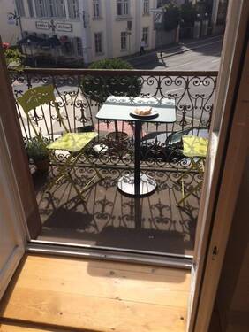 1.OG Blick Balkon - Saniertes, geräumiges Wohnhaus für Studierende in Heidelberg - Neuenheim