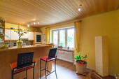 Küche und Theke im Erdgeschoss - 