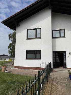 Bild 1 - Wohnhaus in besonderer Lage - 2.250,00&nbsp;EUR Kaltmiete, ca.&nbsp; 255,00&nbsp;m&sup2;&nbsp;Wohnfl&auml;che