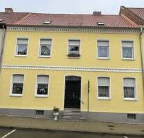 Reihen-Stadthaus in Aschersleben als Wohnobjekt mit möglichem Gewerbeanteil oder als 2-Generationen-Haus